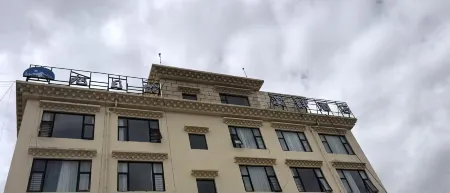 Xuriling · Riverside Hotel (Baita Park, Hongjun Road Store)