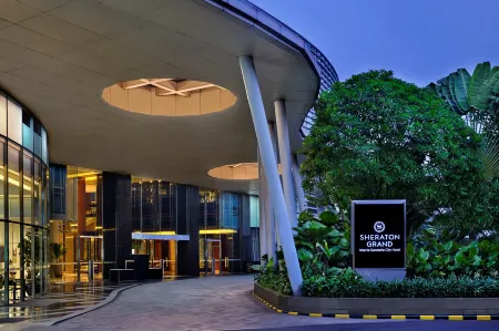 Sheraton Grand Jakarta Gandaria City Hotel Отели рядом со станцией Sudirman Railway Station