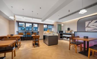 Lan mei Rui Hua Hotel (West High Speed Railway Station)