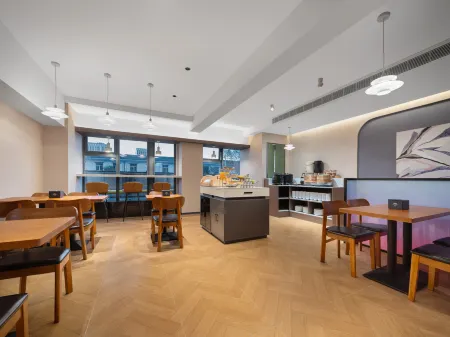 Lan mei Rui Hua Hotel (West High Speed Railway Station) Отели рядом с достопримечательностью «Lanzhou University of Technology Science & Technology Park»