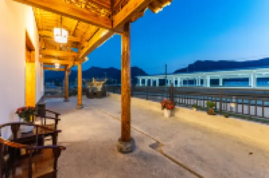 Xidi Fuxing Hao parent-child theme garden meisu Hotels near Yixian Dong Railway Station