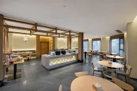QIANNA HOTEL GLORIOUS (Xinyang Railway Station Shihe District)