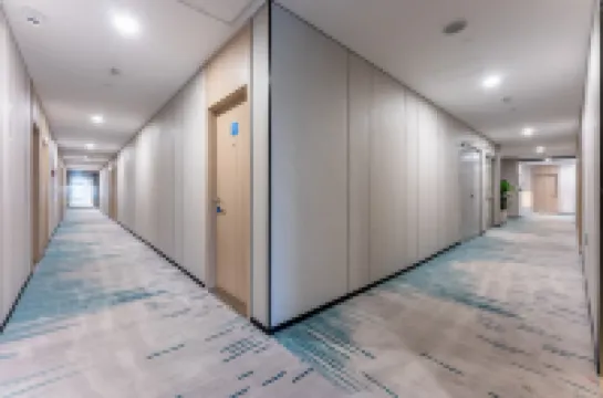 Bolan Hotel (Ningbo Railway Station Tianyi Pavilion)