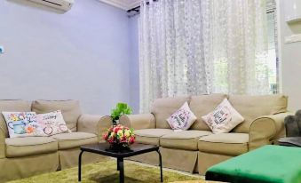 Spacious 13 Pax Classic Home in Kuantan for Family