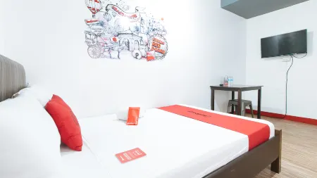 RedDoorz near Quirino Station Manila