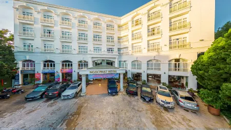 Ngoc Phat Dalat Hotel Отели в г. Далат