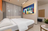 Huangji Hotel (Kunming Railway Station Shuangqiao Night Market)