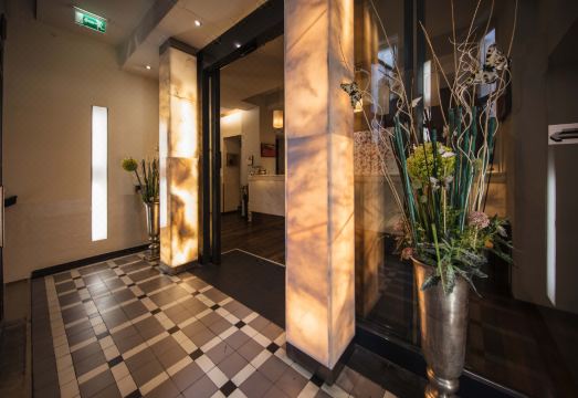 호텔 라이트 하우스 바인 & 디자인