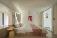 Naxi Designer River View Boutique Hotel (Wanbao Avenue)