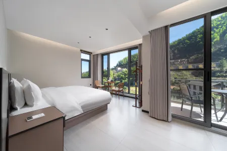 Yunshanxu Homestay (Yunhe Terraced Fields Qixingdun Viewing Platform) Отели рядом с достопримечательностью «Jiuquyunhuan Area, Yunhe Terrace Scenic Area»