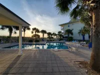 Navarre Beach Landing - 5 min walk to beach, amazing pool, close to pier