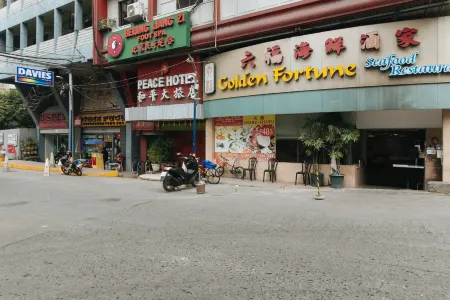 Peace Hotel by RedDoorz