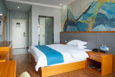 Qianshan Bo'er Man'ersi Hotel Hotels near Tianzhu Shan Railway Station