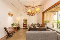 Spring Flowers Blossoming Inn (Yangshuo West Street)