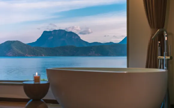 Lugu Lake Zaichuan Chief Quanhu Shengjing Designer Resort Hotel (Mosuo Goddess Panorama)