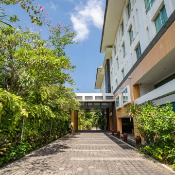 Bintang Kuta Hotel Отели рядом с достопримечательностью «Пляж Джерман»