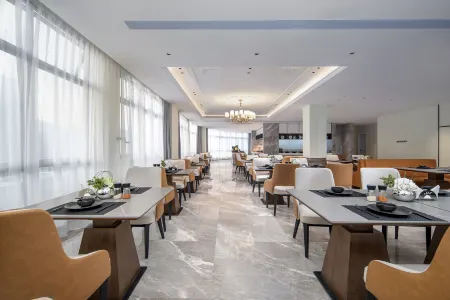 Vienna International Hotel (Cannei Government Wanda Plaza Store）) Отели в г. Анси