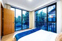 Push-Door-to-Sea Villa
