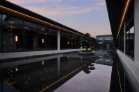 Boutique Waterland Resort Hotels near Longyou Trading City
