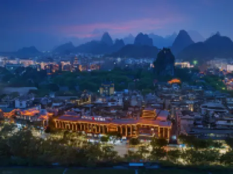 ECHENG Hotel (Guilin Two Rivers and Four Lakes Elephant Trunk Hill) Hotels near Solitary Beauty Peak Prince City Scenic Area