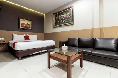 RedDoorz Plus @ Tuparev Cirebon Hotel dekat Galery Channa Cirebon