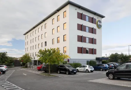 B&B Hotel Bayonne Tarnos Отели рядом с достопримечательностью «Athassel Abbey»