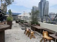 悅泊·御影視飯店（體育館店）
