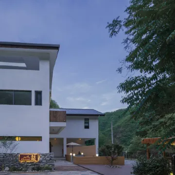 Hillside Courtyard Guesthouse