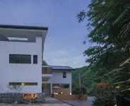 Hillside Courtyard Guesthouse