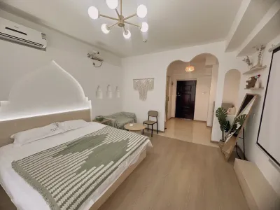 Sunset Warm Breeze Homestay (Wuhu Baibai Shopping Mall) Hotel di 