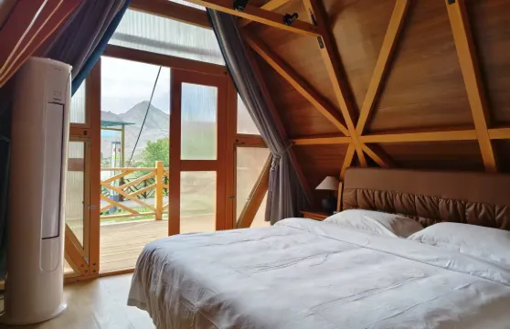 百里丹霞野棲杏林營地