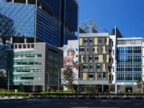 A Hotel Bugis Hotel berhampiran F1 Pit Building