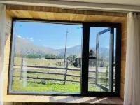 Adherent · Fire Fox | Mountain House Light Luxury Vacation Homestay (Kanas)