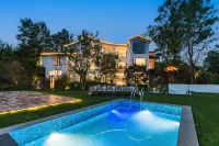 Luanchuan Shiye Homestay - Pools