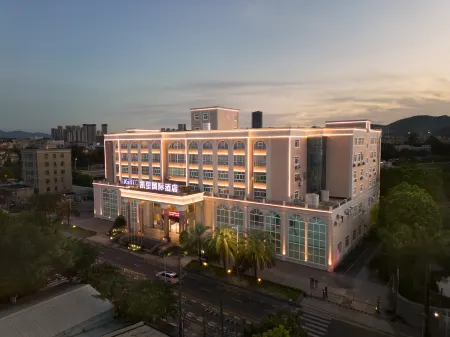 Kyriad  Marvelous Hotel Shenzhen International Low Carbon City Subway Station Отели рядом с достопримечательностью «Caiyun Gymnasium»