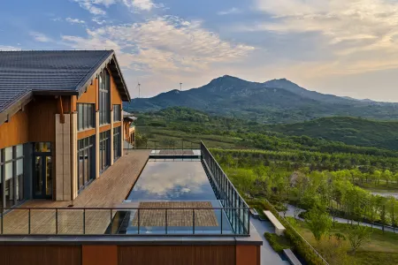 Secan Hotel Qingdao, Curio Collection by Hilton