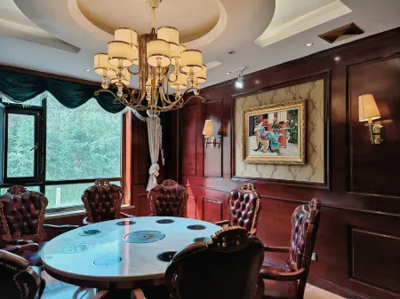 Hezuo Yunyi Grand Hotel Отели рядом с достопримечательностью «Gansu Normal University for Nationalities»