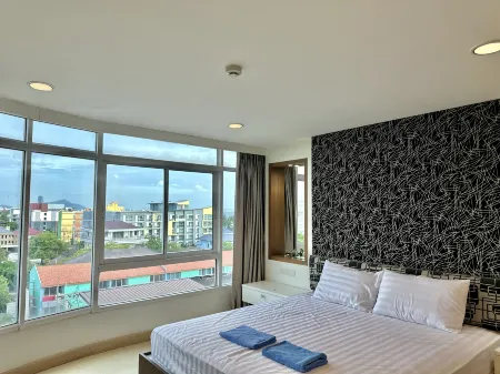 The beach Bangsaen Отели рядом с достопримечательностью «Храм Ада и Рая»