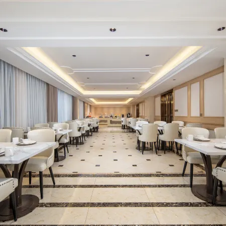 Vienna Hotel (Panzhou Nanhu Park Ginkgo Square)