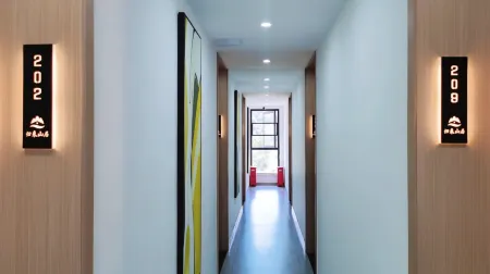 Returning Mountain Residence Отели рядом с достопримечательностью «Tribe of the Three Gorges»