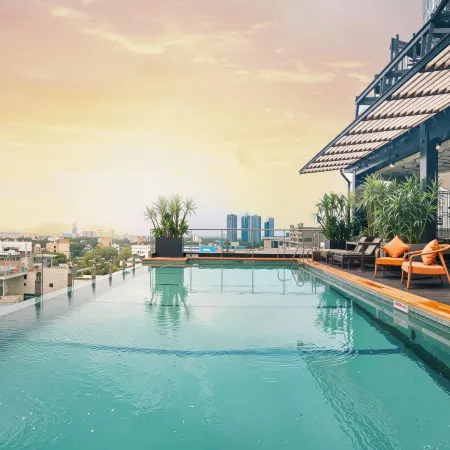 Kin Hotel Thi Sach Отели рядом с достопримечательностью «Винком-центр»