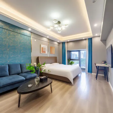 Manlu Ins Design Hotel (Baolong Plaza, Jinsui Avenue, Xinxiang)