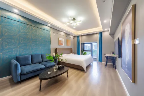 Manlu Ins Design Hotel (Baolong Plaza, Jinsui Avenue, Xinxiang)