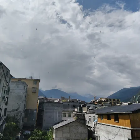 Luding Moxi Guzhen Yunshuiju Homestay