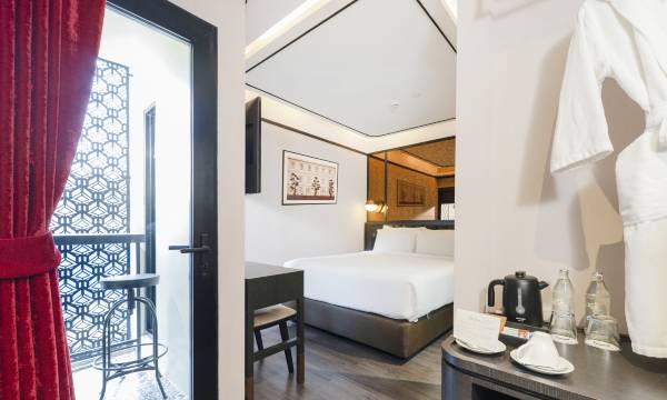 The Gravitique Hotel Khaosan