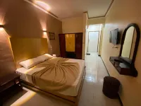 Shady Hotel Luxor