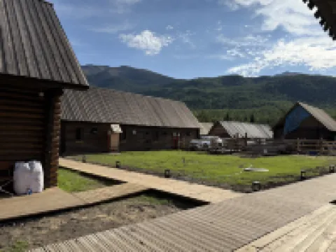 停泊Stay自怡民宿（喀納斯） カナス川周辺のホテル