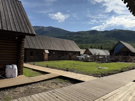 Tingbo Ziyi Hotel (Kanas) Отели рядом с достопримечательностью «Genghis Khan Point Sets»