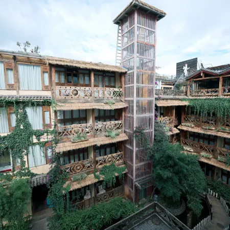 Old story inns (Zhongyi Market, South Gate of Lijiang Ancient Town)