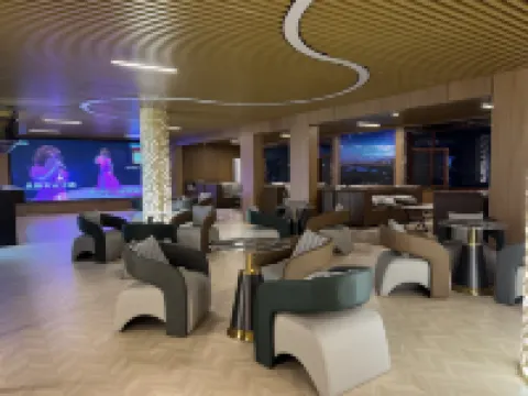 Old Youth · Tomorrow International Youth Hostel (Jinan Daming Lake Railway Station Chaoran Building)